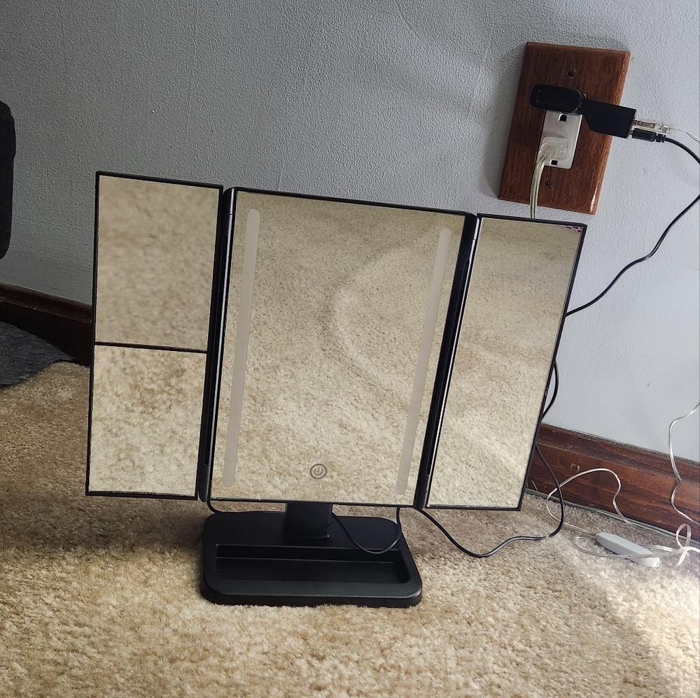 Light Up Vanity Mirror - Picture 6 of 6